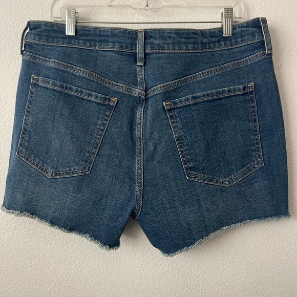OLD NAVY Women’s Medium Wash High-Rise OG Cut-Off Jean Shorts Size 14 - Picture 5 of 9